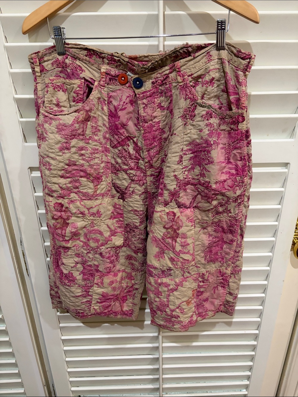 Magnolia Pearl Beige and Pink Floral Flat-Front Women’s Shorts. OSFM NWT